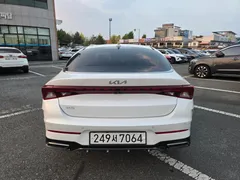 2023 Kia K5 1.6 Turbo, белый — фото 4