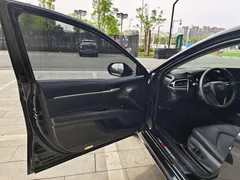 2023 Toyota Camry 2.5G Luxury, чёрный — фото 15