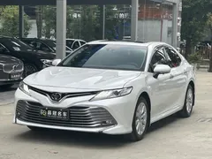 2023 Toyota Camry 2.0G Luxury, белый — фото 1