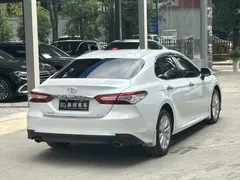 2023 Toyota Camry 2.0G Luxury, белый — фото 9