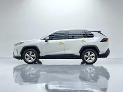 2022 Toyota RAV4 2.0L CVT 2WD Fashion Plus, белый — фото 4