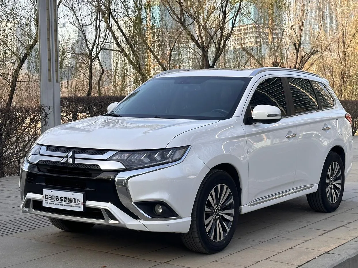2021 Mitsubishi Outlander 2.4L 4WD 7-seat