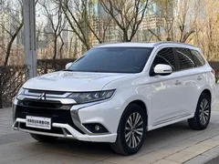 2021 Mitsubishi Outlander 2.4L 4WD 7-seat, белый — фото 1