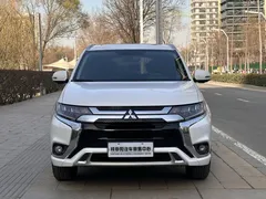 2021 Mitsubishi Outlander 2.4L 4WD 7-seat, белый — фото 2