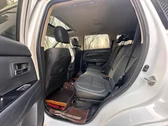 2021 Mitsubishi Outlander 2.4L 4WD 7-seat, белый — фото 5