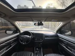 2021 Mitsubishi Outlander 2.4L 4WD 7-seat, белый — фото 6