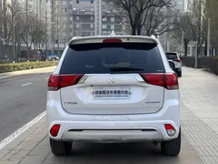 2021 Mitsubishi Outlander 2.4L 4WD 7-seat, белый — фото 11