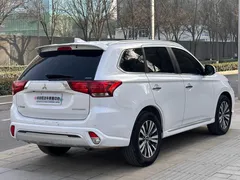 2021 Mitsubishi Outlander 2.4L 4WD 7-seat, белый — фото 12