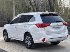 2021 Mitsubishi Outlander 2.4L 4WD 7-seat, белый — фото 13