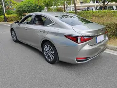 2022 Lexus ES 200 Excellence — фото 3