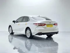 2023 Toyota Camry 2.0GVP Leading, белый — фото 5