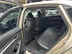 2022 Geely Emgrand 4th Gen 1.5L CVT Premium — фото 6