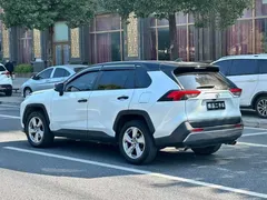 2022 Toyota RAV4 2.0L CVT 2WD Fashion Plus, белый — фото 7