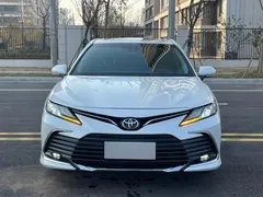 2023 Toyota Camry 2.0G Luxury, белый — фото 2