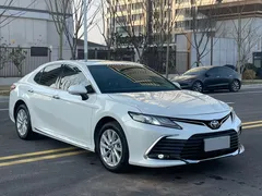 2023 Toyota Camry 2.0G Luxury, белый — фото 3