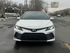 2022 Toyota Camry 2.5G Luxury, белый — фото 2