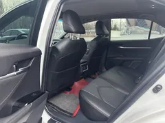 2022 Toyota Camry 2.5G Luxury, белый — фото 7