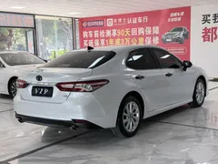 2022 Toyota Camry 2.0GVP Leading, белый — фото 5