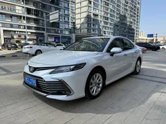 2022 Toyota Camry 2.0S Knight, белый — фото 1