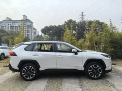 2022 Toyota RAV4 2.0L CVT 4WD Premium, белый — фото 3