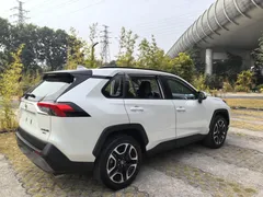 2022 Toyota RAV4 2.0L CVT 4WD Premium, белый — фото 10