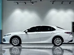 2022 Toyota Camry 2.0GVP Leading, белый — фото 4