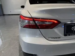 2022 Toyota Camry 2.0GVP Leading, белый — фото 6