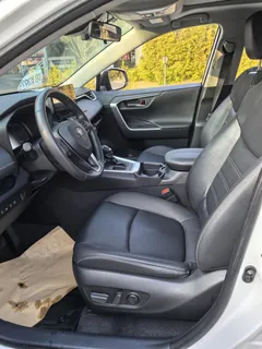 2023 Toyota RAV4 2.0L CVT 2WD 20th Anniversary Platinum, белый — фото 5