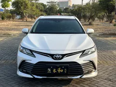 2023 Toyota Camry 2.0G Luxury, белый — фото 2