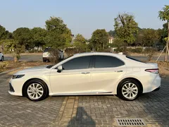 2023 Toyota Camry 2.0G Luxury, белый — фото 8