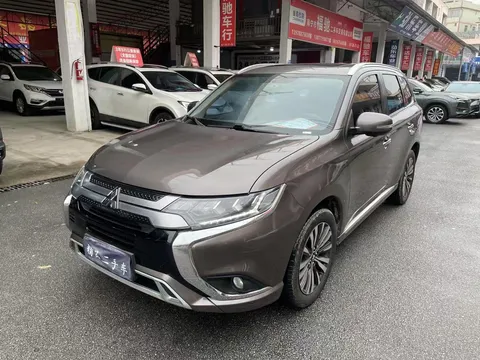 2021 Mitsubishi Outlander 2.4L 4WD 7-seat