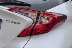 2022 Toyota C-HR 2.0L Leading, белый — фото 8
