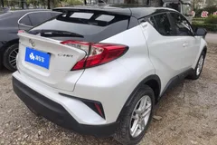 2022 Toyota C-HR 2.0L Leading, белый — фото 9