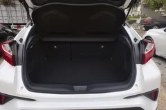 2022 Toyota C-HR 2.0L Leading, белый — фото 11