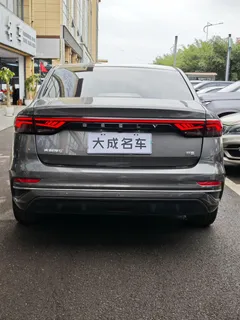 2023 Geely Emgrand 4th Gen 1.5L CVT Premium Champion — фото 5