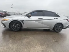 2023 Hyundai Elantra 1.5L CVT LUX Premium — фото 4