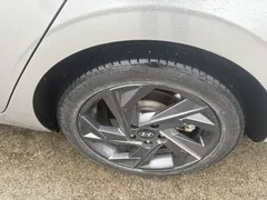 2023 Hyundai Elantra 1.5L CVT LUX Premium — фото 13