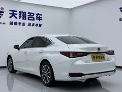 2022 Lexus ES 200 Excellence, белый — фото 4