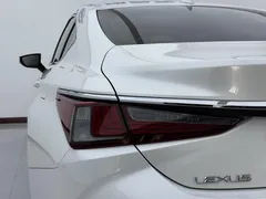 2022 Lexus ES 200 Excellence, белый — фото 9