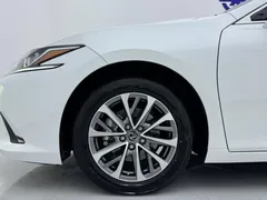2022 Lexus ES 200 Excellence, белый — фото 19