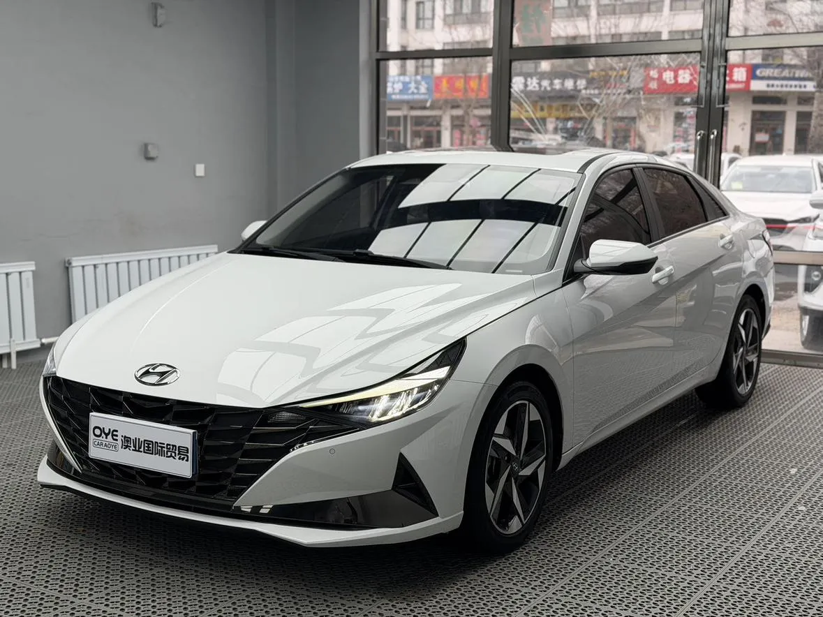 2022 Hyundai Elantra 1.5L CVT LUX Premium