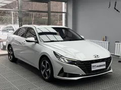 2022 Hyundai Elantra 1.5L CVT LUX Premium, белый — фото 2