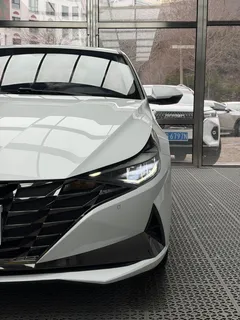 2022 Hyundai Elantra 1.5L CVT LUX Premium, белый — фото 8