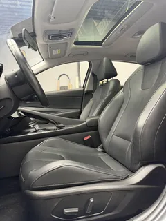 2022 Hyundai Elantra 1.5L CVT LUX Premium, белый — фото 12