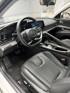 2022 Hyundai Elantra 1.5L CVT LUX Premium, белый — фото 16