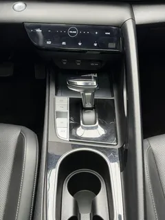 2022 Hyundai Elantra 1.5L CVT LUX Premium, белый — фото 17