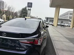 2021 Lexus ES 200 Excellence, синий — фото 17
