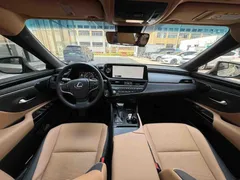 2022 Lexus ES 200 Excellence — фото 13
