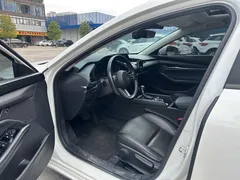 2022 Mazda Mazda3 2.0L AT, белый — фото 13