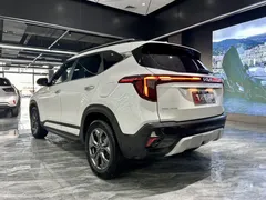 2023 Kia Seltos 1.5L IVT Luxury, белый — фото 7